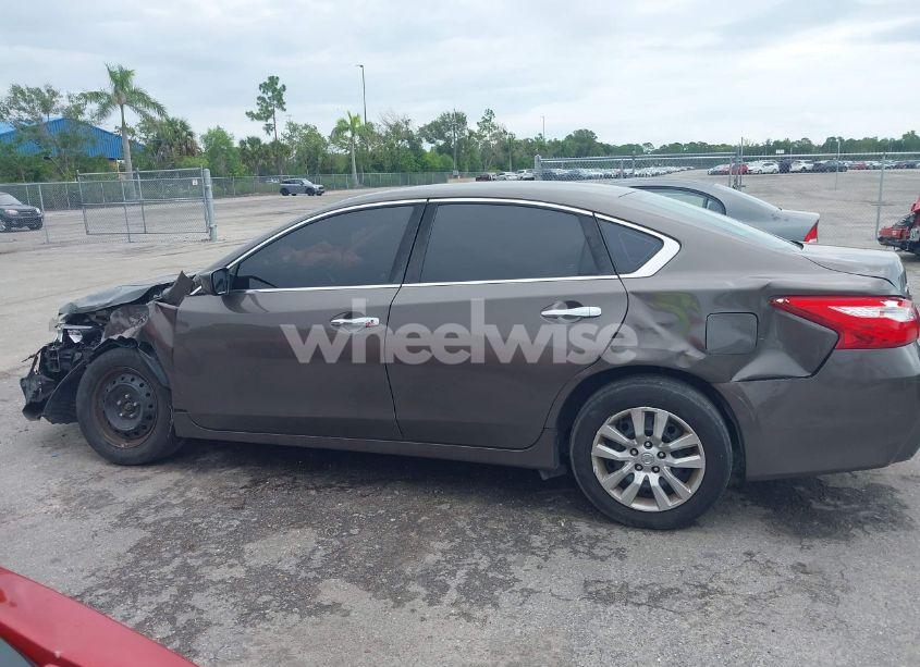 Photo 14 of 2017 Nissan Altima 2.5 SL/2.5 SR/2.5 SV/2.5/2.5 S (VIN 1N4AL3AP3HN303920)