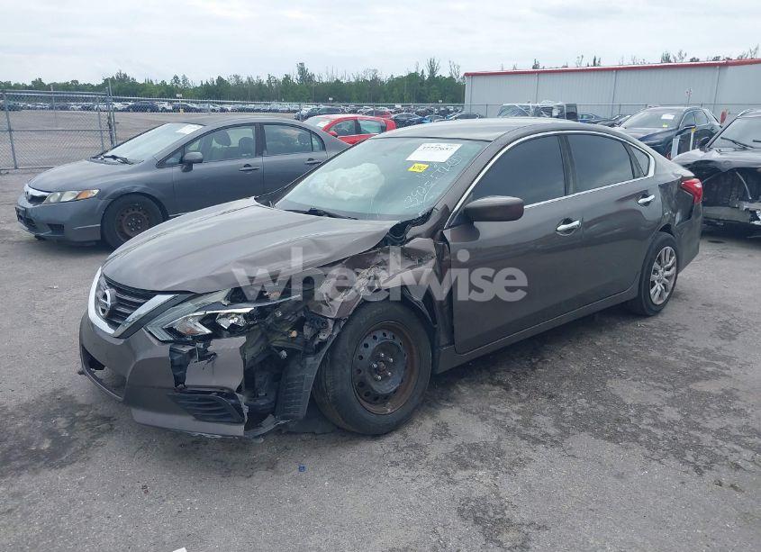 Photo 2 of 2017 Nissan Altima 2.5 SL/2.5 SR/2.5 SV/2.5/2.5 S (VIN 1N4AL3AP3HN303920)
