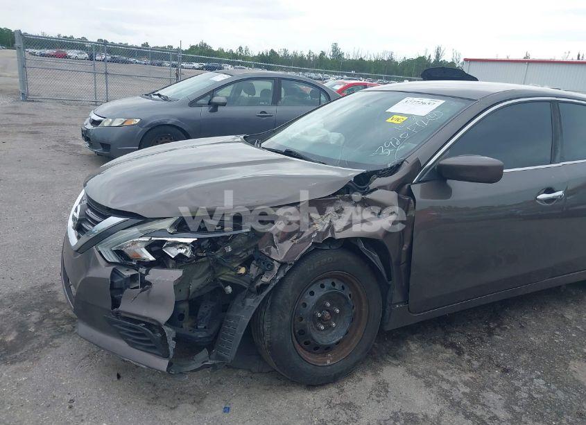 Photo 6 of 2017 Nissan Altima 2.5 SL/2.5 SR/2.5 SV/2.5/2.5 S (VIN 1N4AL3AP3HN303920)