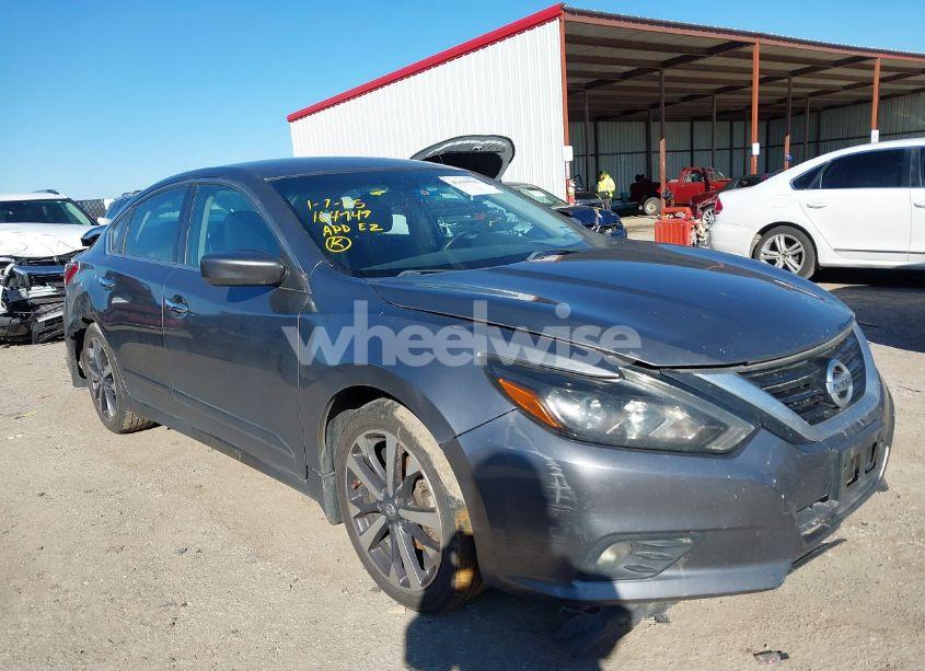 2017 Nissan Altima 2.5 SR (VIN 1N4AL3AP3HN305215) main photo