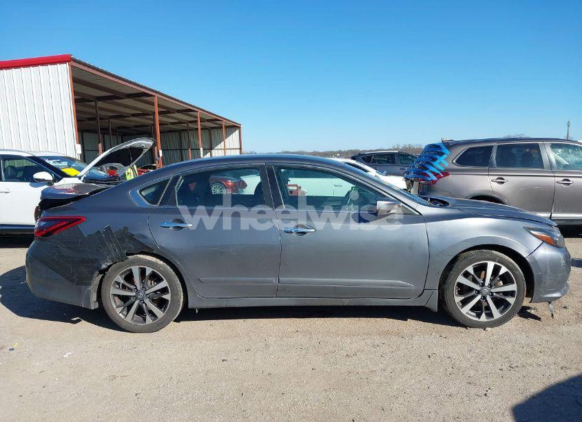 Photo 13 of 2017 Nissan Altima 2.5 SR (VIN 1N4AL3AP3HN305215)