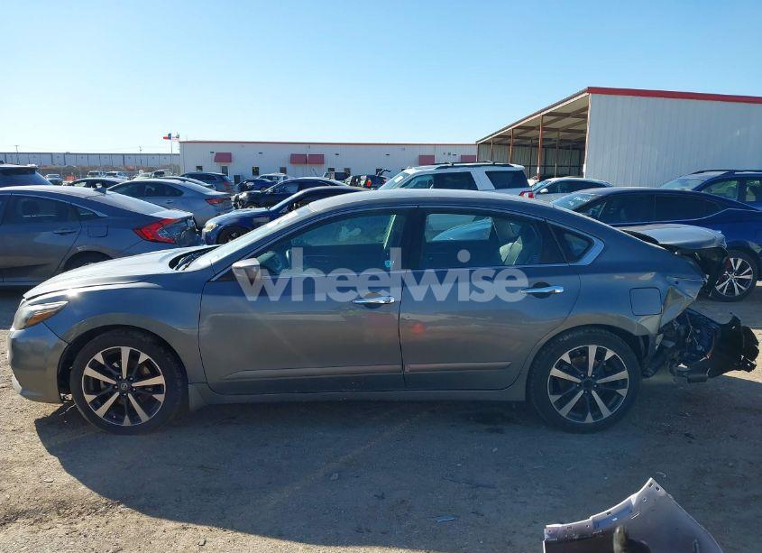 Photo 14 of 2017 Nissan Altima 2.5 SR (VIN 1N4AL3AP3HN305215)