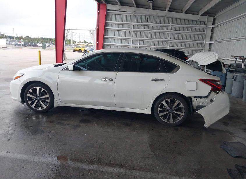 Photo 14 of 2017 Nissan Altima 2.5 SR (VIN 1N4AL3AP3HN332351)