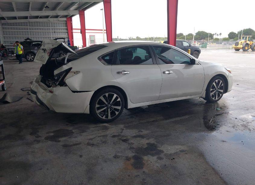Photo 4 of 2017 Nissan Altima 2.5 SR (VIN 1N4AL3AP3HN332351)