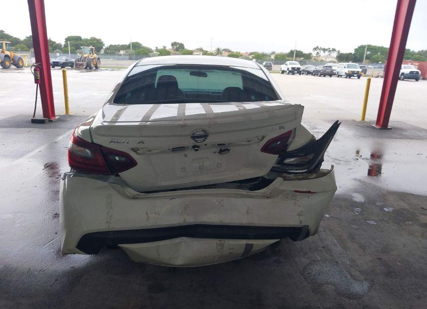 Photo 6 of 2017 Nissan Altima 2.5 SR (VIN 1N4AL3AP3HN332351)