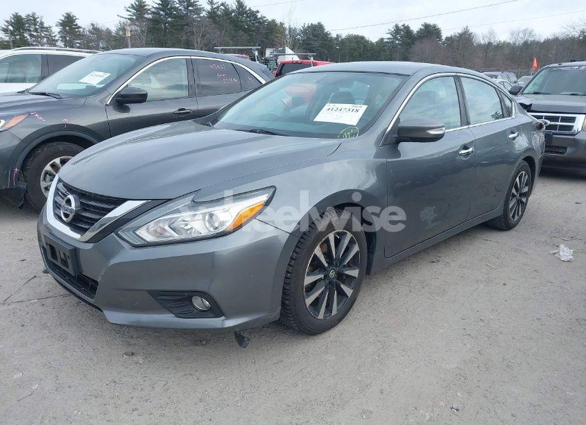 Photo 2 of 2018 Nissan Altima 2.5 SL (VIN 1N4AL3AP3JC101094)