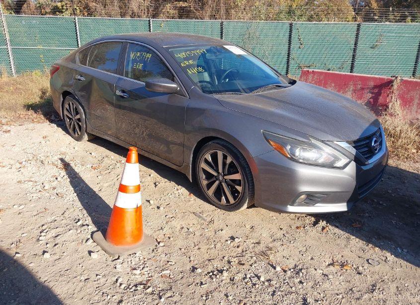 2018 Nissan Altima 2.5 SR (VIN 1N4AL3AP3JC103668) main photo