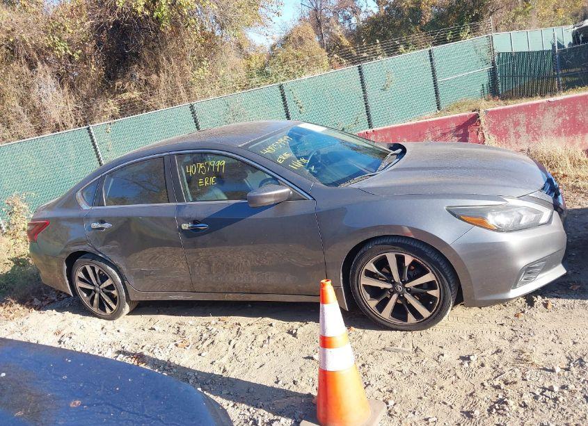 Photo 13 of 2018 Nissan Altima 2.5 SR (VIN 1N4AL3AP3JC103668)