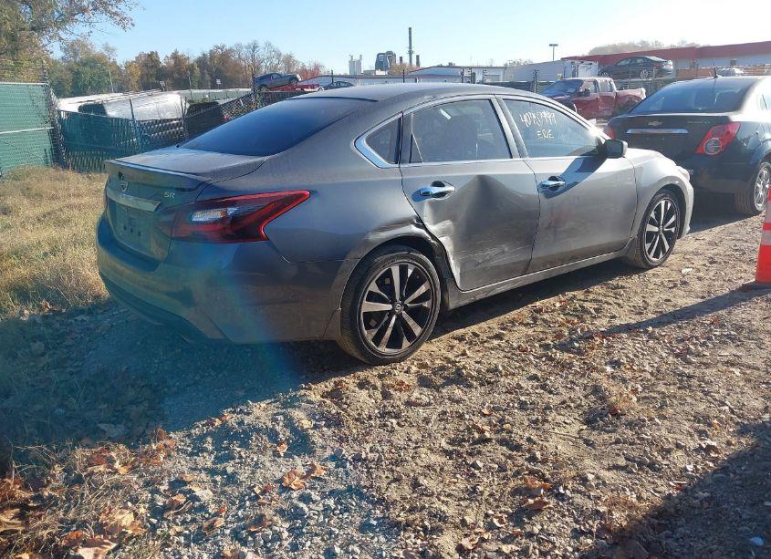 Photo 4 of 2018 Nissan Altima 2.5 SR (VIN 1N4AL3AP3JC103668)