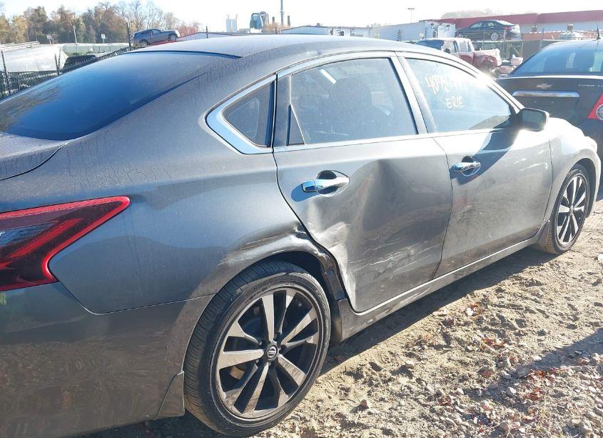 Photo 6 of 2018 Nissan Altima 2.5 SR (VIN 1N4AL3AP3JC103668)