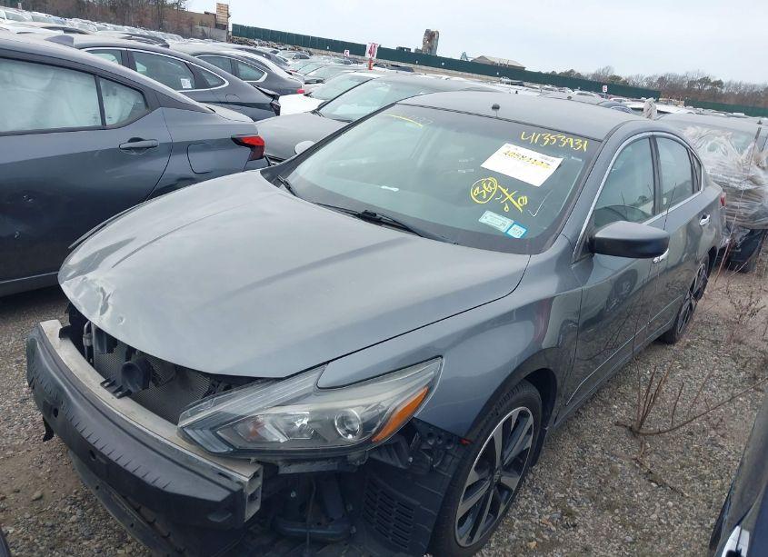 Photo 2 of 2018 Nissan Altima 2.5 SR (VIN 1N4AL3AP3JC103671)