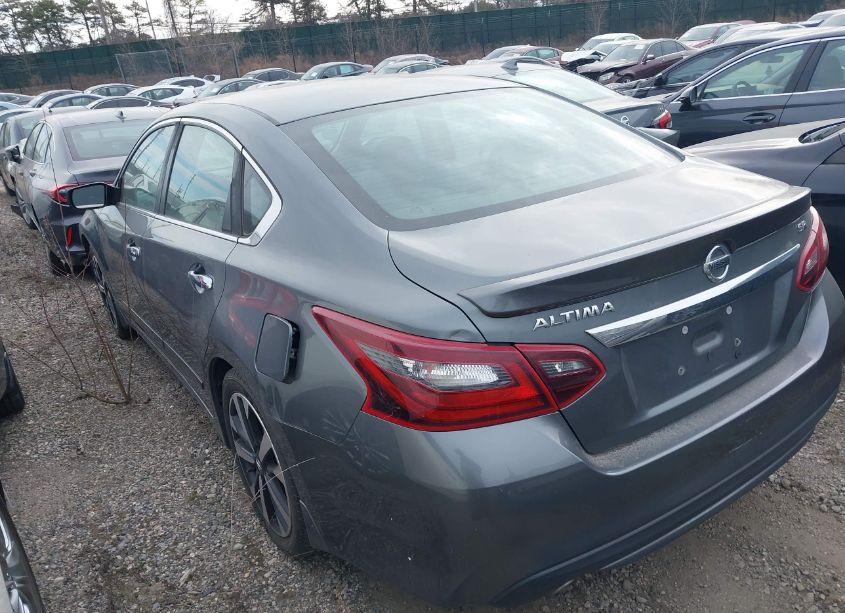 Photo 3 of 2018 Nissan Altima 2.5 SR (VIN 1N4AL3AP3JC103671)