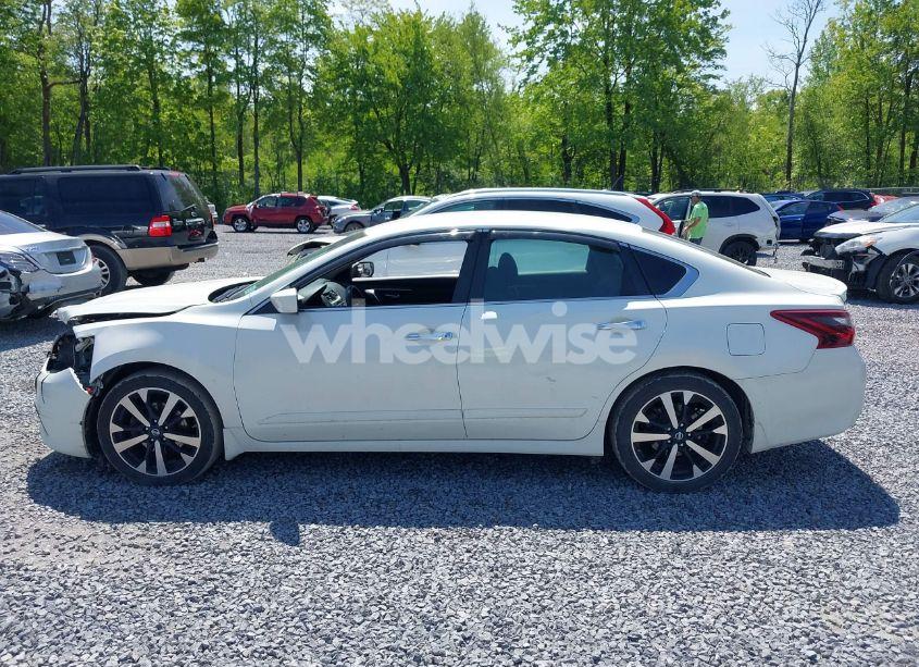Photo 14 of 2018 Nissan Altima 2.5 SR (VIN 1N4AL3AP3JC115044)