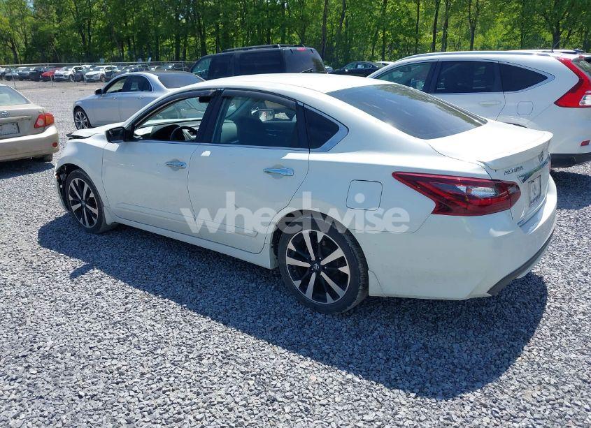 Photo 3 of 2018 Nissan Altima 2.5 SR (VIN 1N4AL3AP3JC115044)