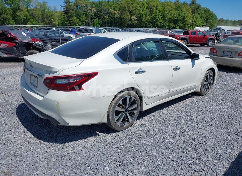 Photo 4 of 2018 Nissan Altima 2.5 SR (VIN 1N4AL3AP3JC115044)