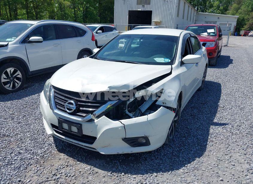 Photo 6 of 2018 Nissan Altima 2.5 SR (VIN 1N4AL3AP3JC115044)