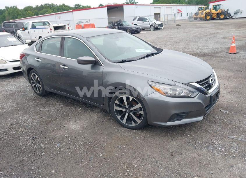 2018 Nissan Altima 2.5 SR (VIN 1N4AL3AP3JC119742) main photo