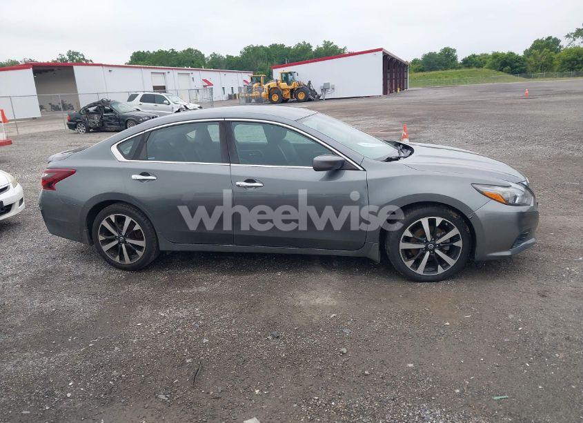 Photo 13 of 2018 Nissan Altima 2.5 SR (VIN 1N4AL3AP3JC119742)