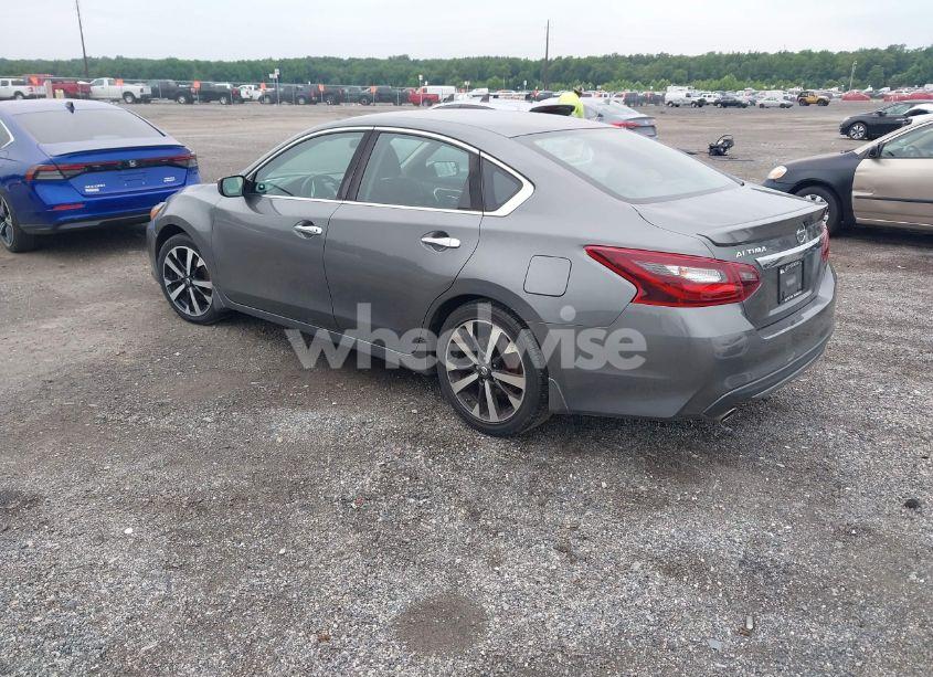 Photo 3 of 2018 Nissan Altima 2.5 SR (VIN 1N4AL3AP3JC119742)