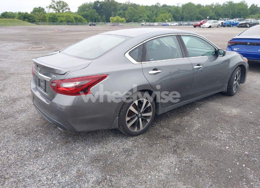 Photo 4 of 2018 Nissan Altima 2.5 SR (VIN 1N4AL3AP3JC119742)