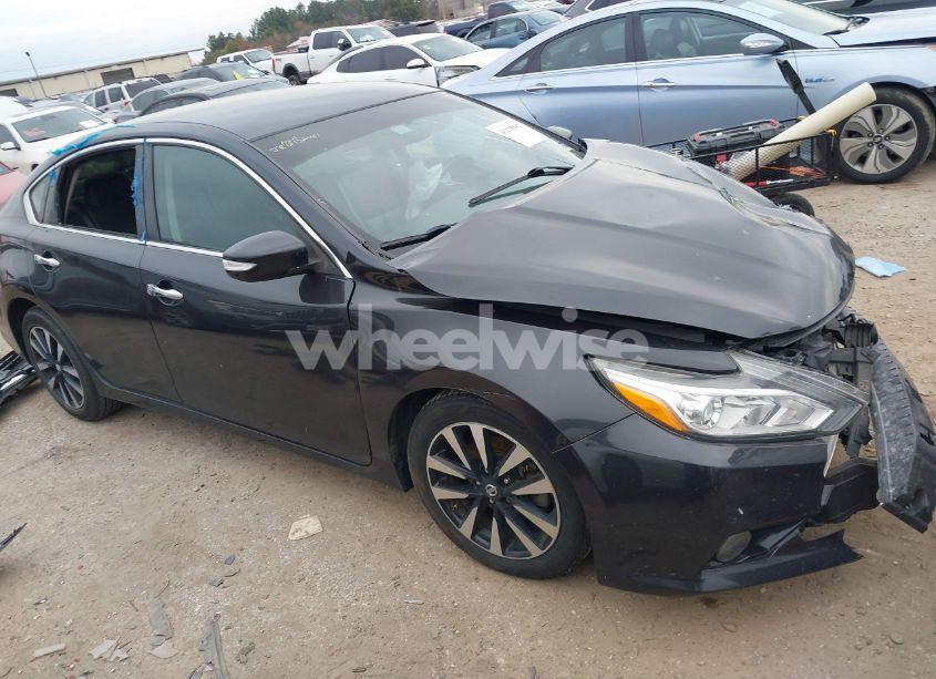 2018 Nissan Altima 2.5 SL (VIN 1N4AL3AP3JC132040) main photo