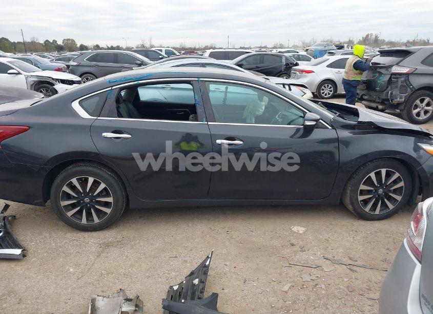 Photo 13 of 2018 Nissan Altima 2.5 SL (VIN 1N4AL3AP3JC132040)