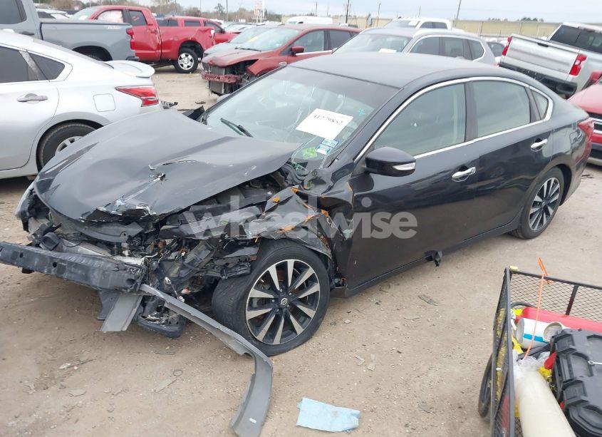 Photo 2 of 2018 Nissan Altima 2.5 SL (VIN 1N4AL3AP3JC132040)