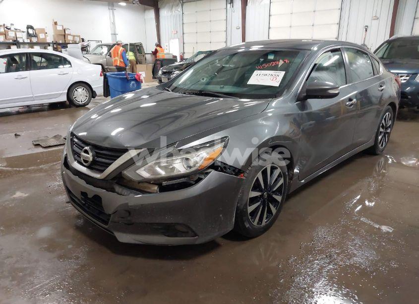 Photo 2 of 2018 Nissan Altima 2.5 SL (VIN 1N4AL3AP3JC134032)