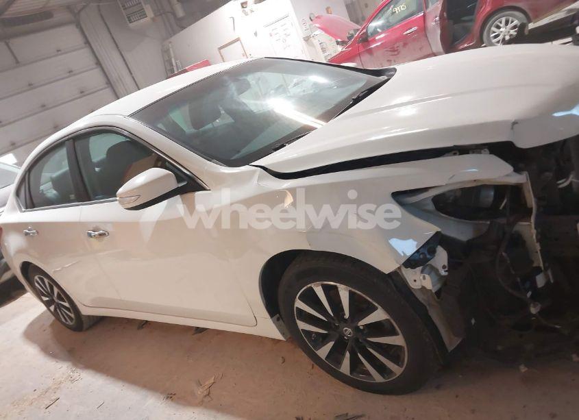 Photo 13 of 2018 Nissan Altima 2.5 SL (VIN 1N4AL3AP3JC143099)