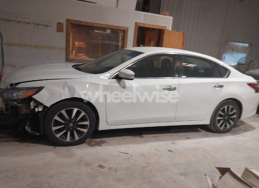 Photo 14 of 2018 Nissan Altima 2.5 SL (VIN 1N4AL3AP3JC143099)