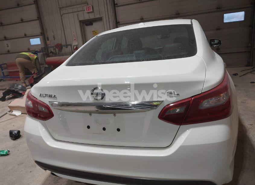 Photo 16 of 2018 Nissan Altima 2.5 SL (VIN 1N4AL3AP3JC143099)