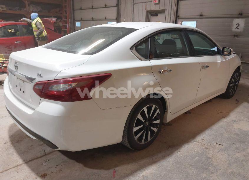 Photo 4 of 2018 Nissan Altima 2.5 SL (VIN 1N4AL3AP3JC143099)