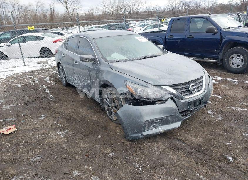 2018 Nissan Altima 2.5 SR (VIN 1N4AL3AP3JC159979) main photo