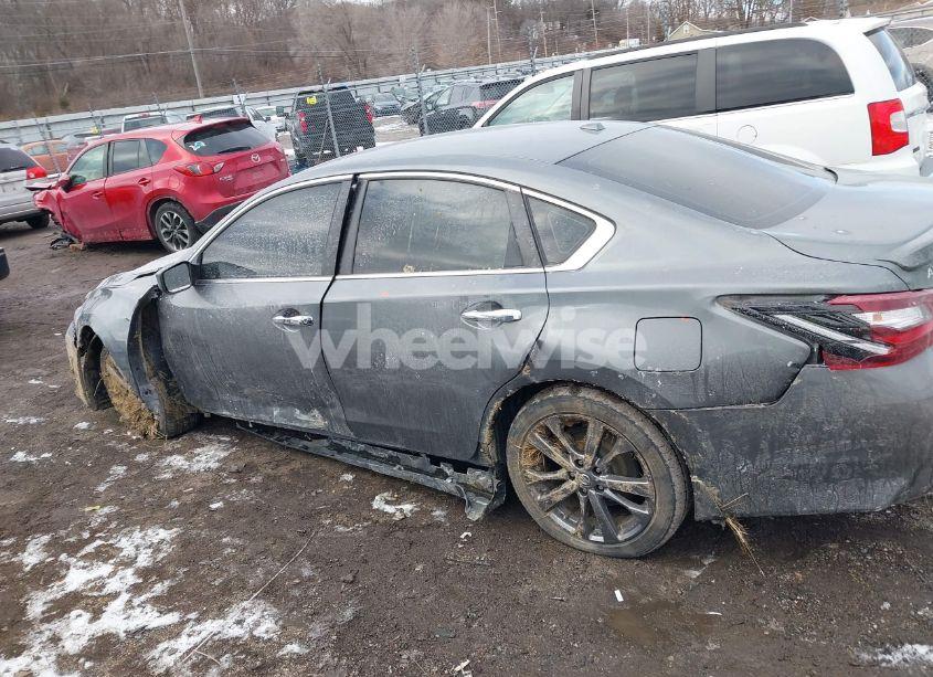 Photo 14 of 2018 Nissan Altima 2.5 SR (VIN 1N4AL3AP3JC159979)