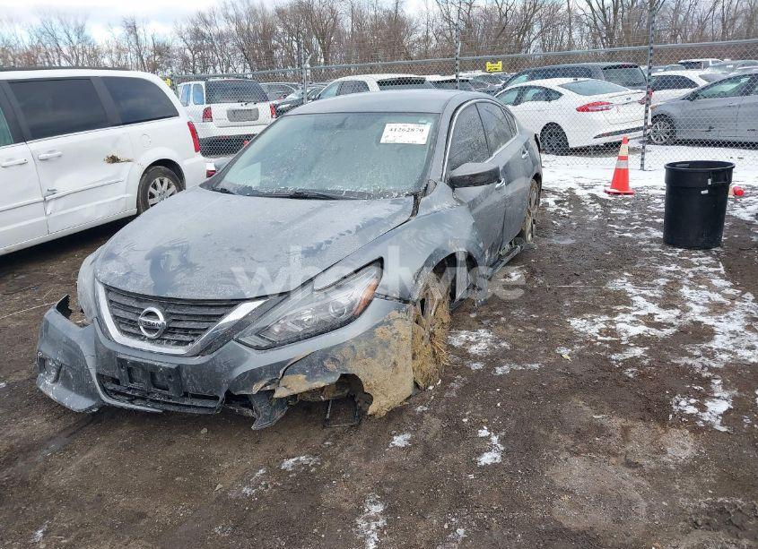Photo 2 of 2018 Nissan Altima 2.5 SR (VIN 1N4AL3AP3JC159979)