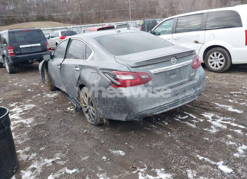 Photo 3 of 2018 Nissan Altima 2.5 SR (VIN 1N4AL3AP3JC159979)