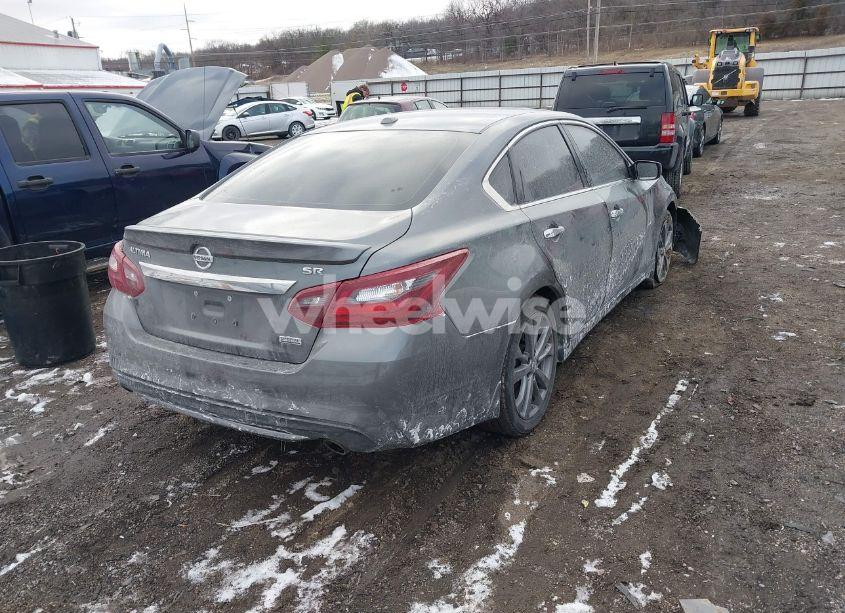 Photo 4 of 2018 Nissan Altima 2.5 SR (VIN 1N4AL3AP3JC159979)
