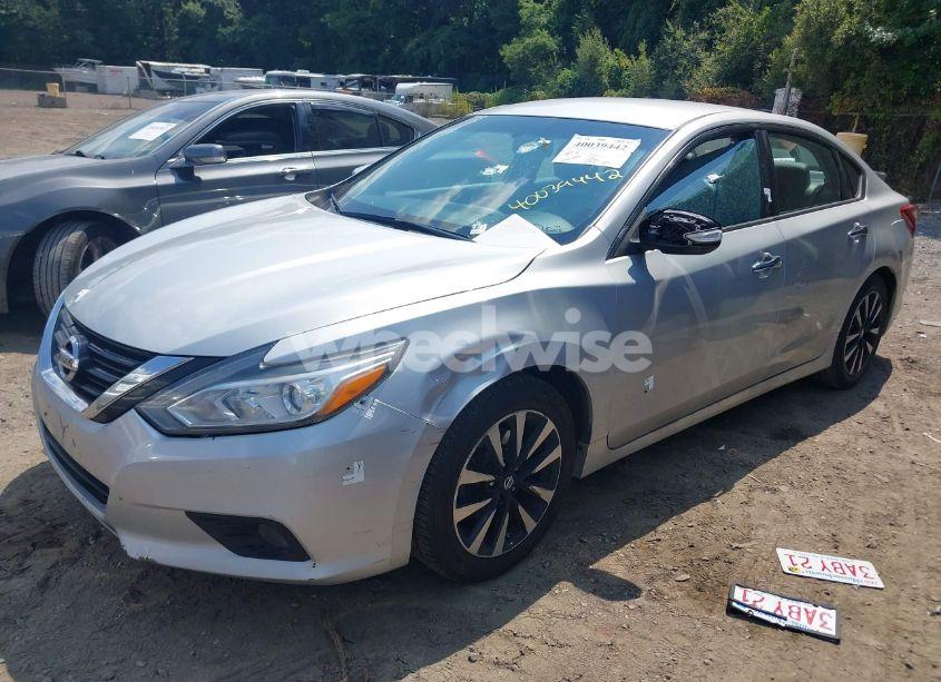 Photo 2 of 2018 Nissan Altima 2.5 SL (VIN 1N4AL3AP3JC174529)