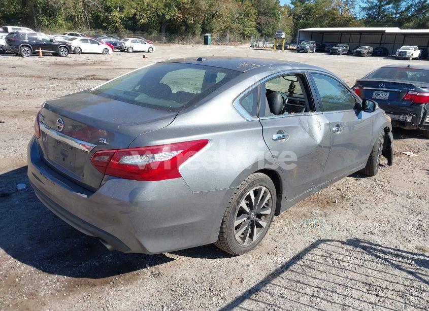 Photo 4 of 2018 Nissan Altima 2.5 SL (VIN 1N4AL3AP3JC175616)