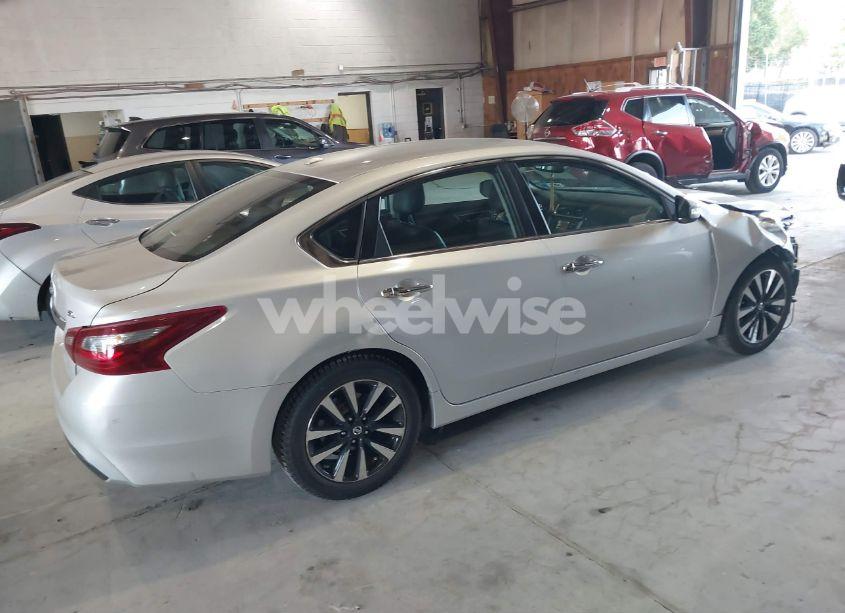 Photo 4 of 2018 Nissan Altima 2.5 SL (VIN 1N4AL3AP3JC176944)