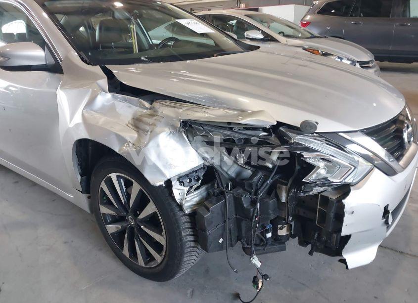 Photo 6 of 2018 Nissan Altima 2.5 SL (VIN 1N4AL3AP3JC176944)