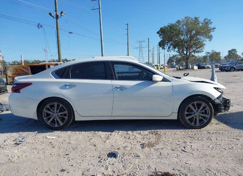 Photo 14 of 2018 Nissan Altima 2.5 SR (VIN 1N4AL3AP3JC184834)