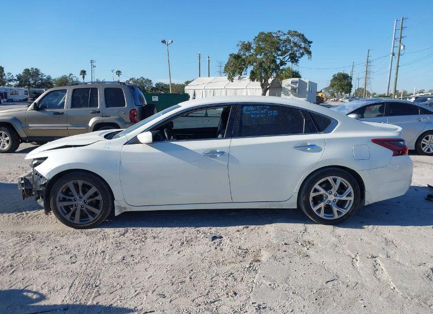 Photo 15 of 2018 Nissan Altima 2.5 SR (VIN 1N4AL3AP3JC184834)