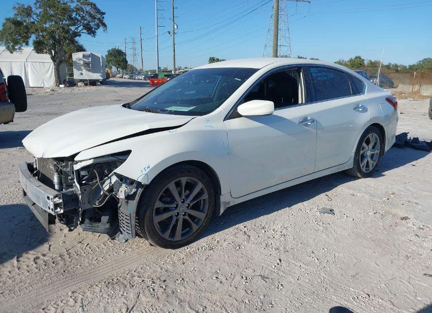 Photo 2 of 2018 Nissan Altima 2.5 SR (VIN 1N4AL3AP3JC184834)