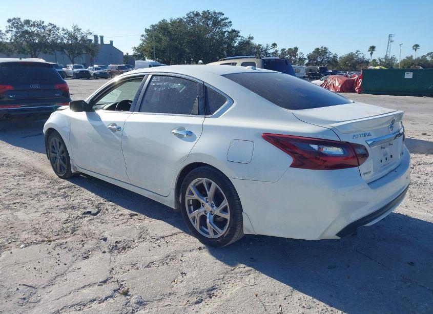 Photo 3 of 2018 Nissan Altima 2.5 SR (VIN 1N4AL3AP3JC184834)