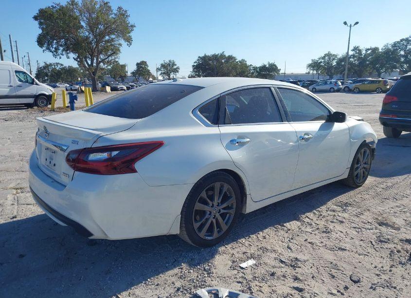 Photo 4 of 2018 Nissan Altima 2.5 SR (VIN 1N4AL3AP3JC184834)