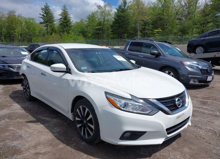 2018 Nissan Altima 2.5 SL (VIN 1N4AL3AP3JC185014) main photo