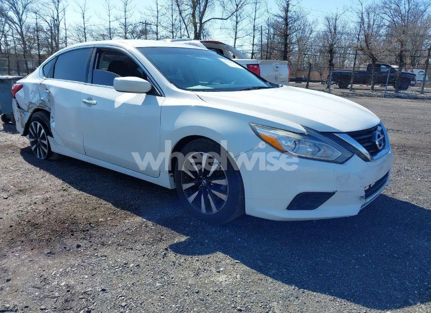 2018 Nissan Altima 2.5 SV (VIN 1N4AL3AP3JC199690) main photo