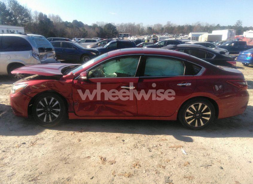Photo 15 of 2018 Nissan Altima 2.5 SL (VIN 1N4AL3AP3JC211918)