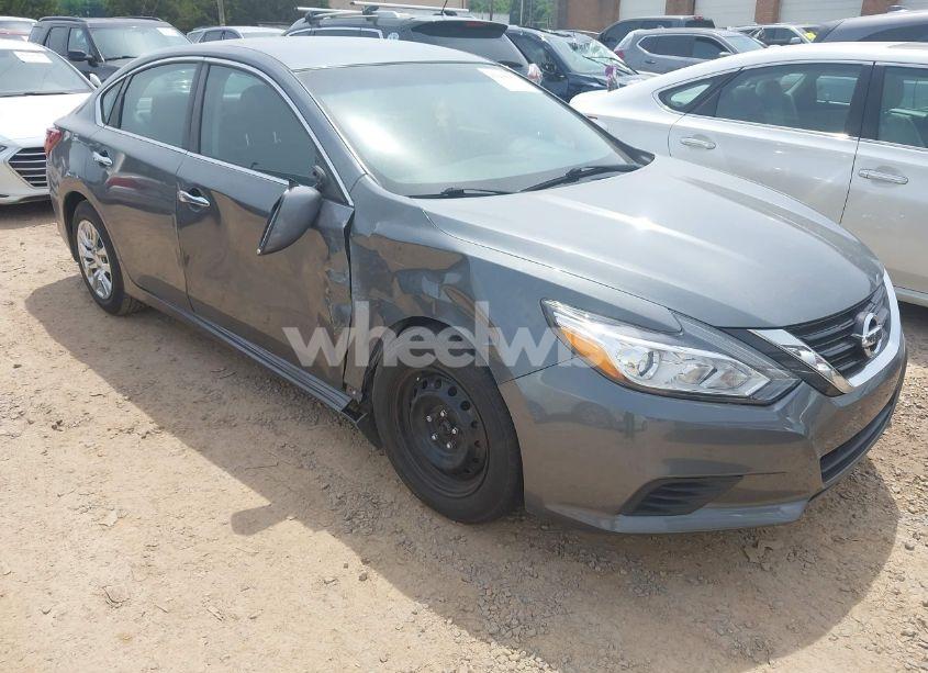 2018 Nissan Altima 2.5 S (VIN 1N4AL3AP3JC251318) main photo